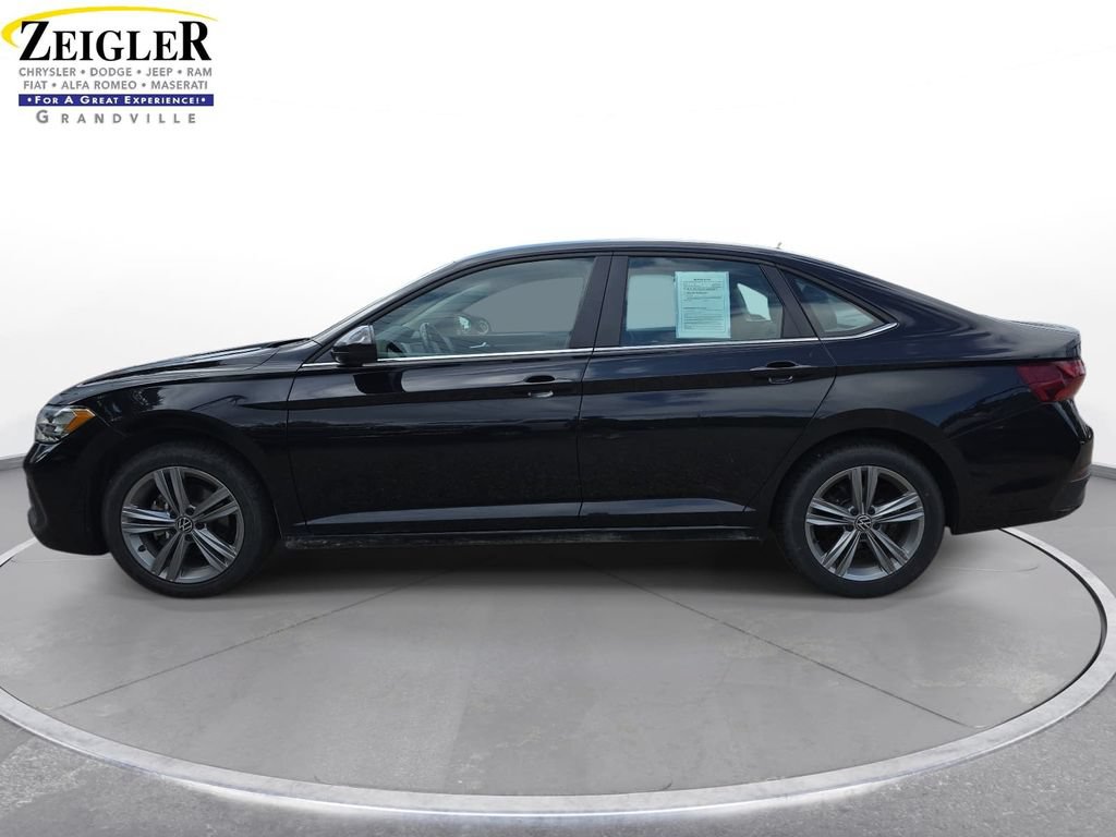 Used 2024 Volkswagen Jetta SE FWD image 8