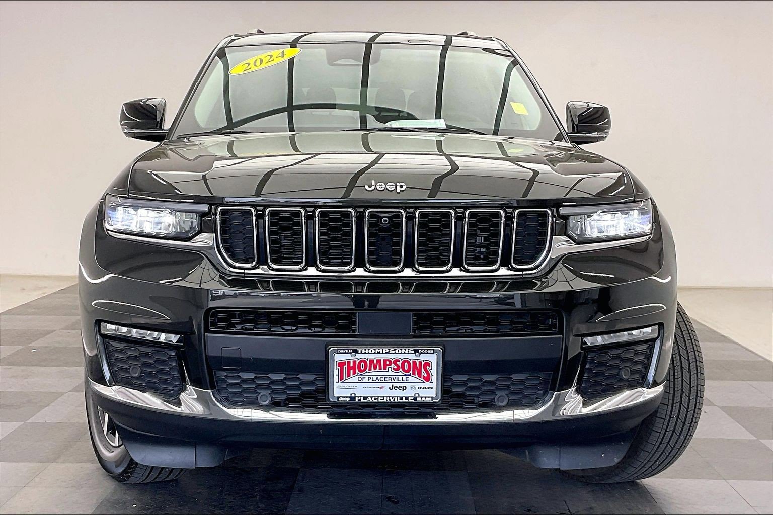 Used 2024 Jeep Grand Cherokee L Limited w/ Luxury Tech Group II image 2