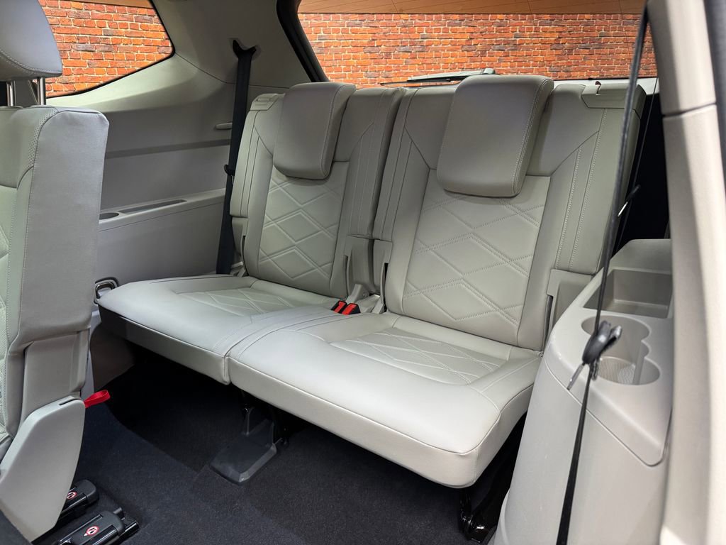 Used 2024 Volkswagen Atlas SE w/ Panoramic Sunroof Package image 15