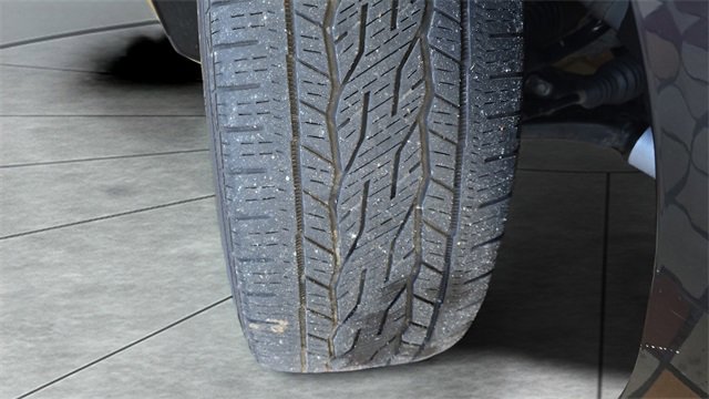 Used 2023 Buick Enclave Essence w/ LPO, Touring Package image 30