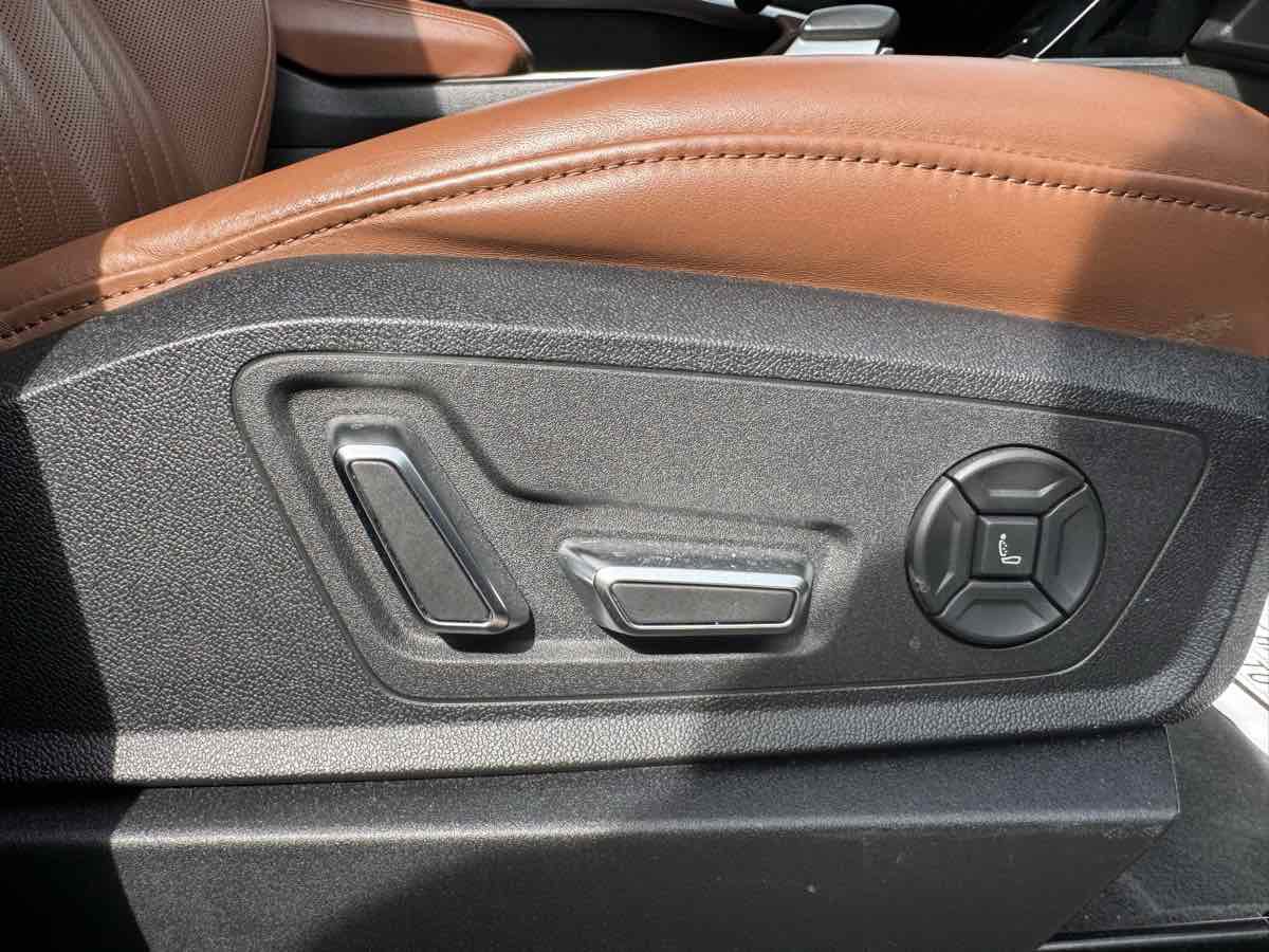 Used 2019 Audi e-tron Prestige w/ Prestige Package image 32