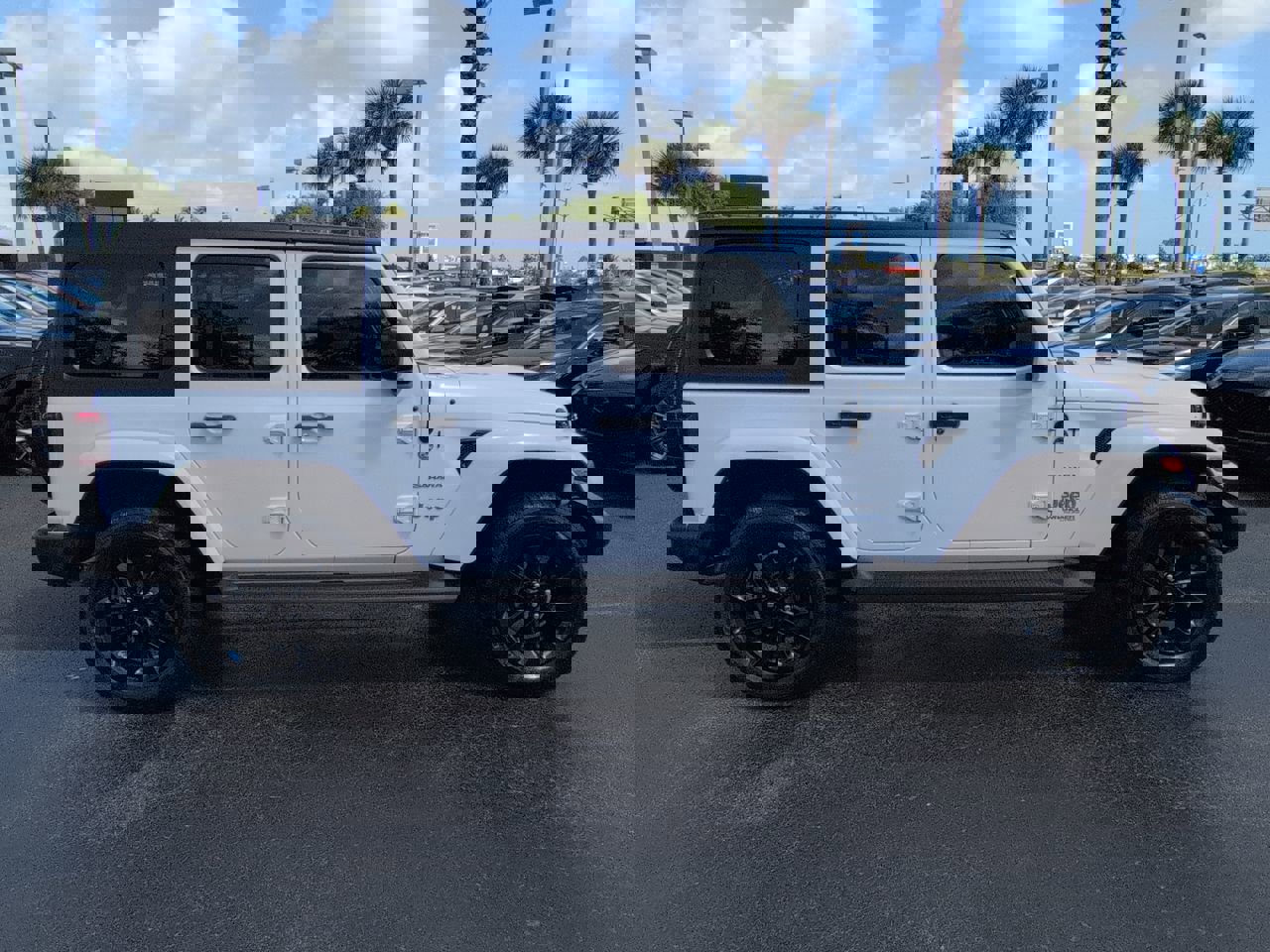 Used 2022 Jeep Wrangler Unlimited Sahara image 3