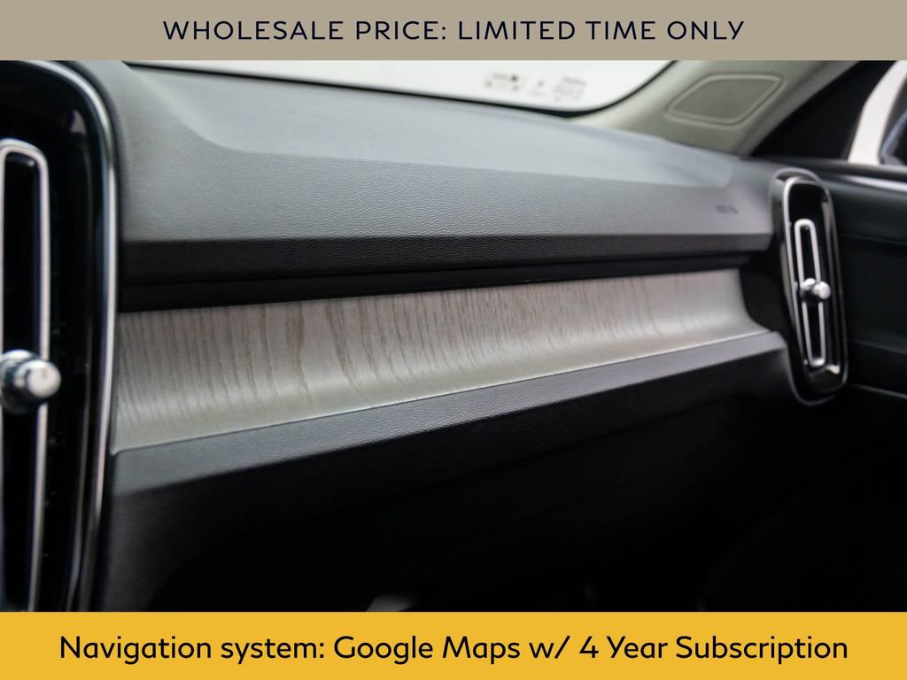 Used 2025 Volvo XC40 B5 Plus image 27