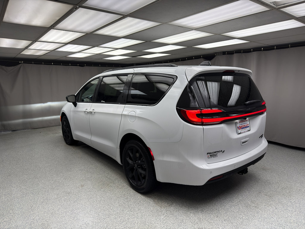 New 2026 Chrysler Pacifica Limited w/ S Appearance Package image 2