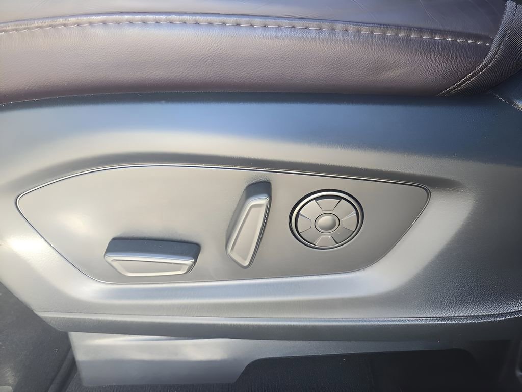 Used 2025 Ford Explorer Platinum w/ LUX Leather Package image 16