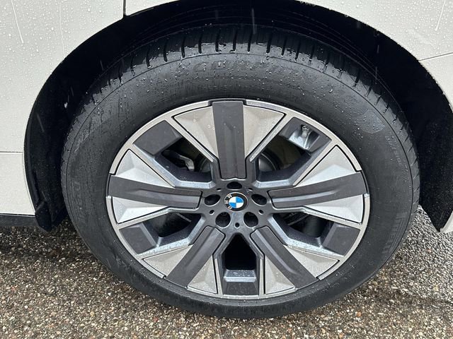 Used 2026 BMW iX xDrive45 image 12