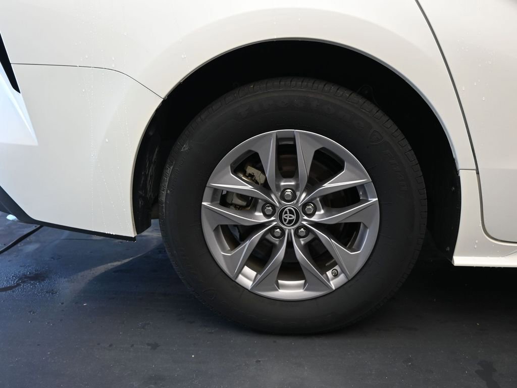 Used 2021 Toyota Sienna XLE image 9