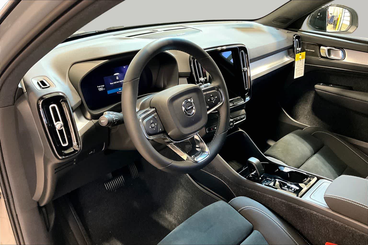 New 2026 Volvo XC40 B5 Ultra w/ Protection Package Premier AWD/4WD image 9