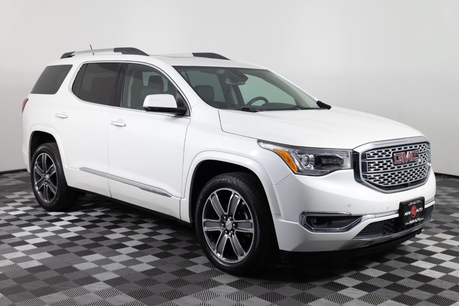 Used 2017 GMC Acadia Denali w/ Technology Package FWD image 10