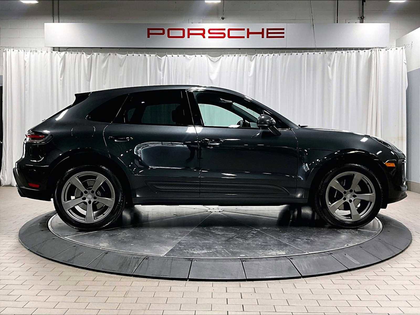 Used 2025 Porsche Macan image 11