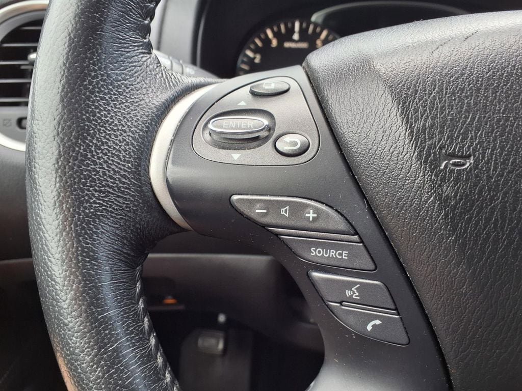 Used 2018 Nissan Pathfinder SL FWD image 19