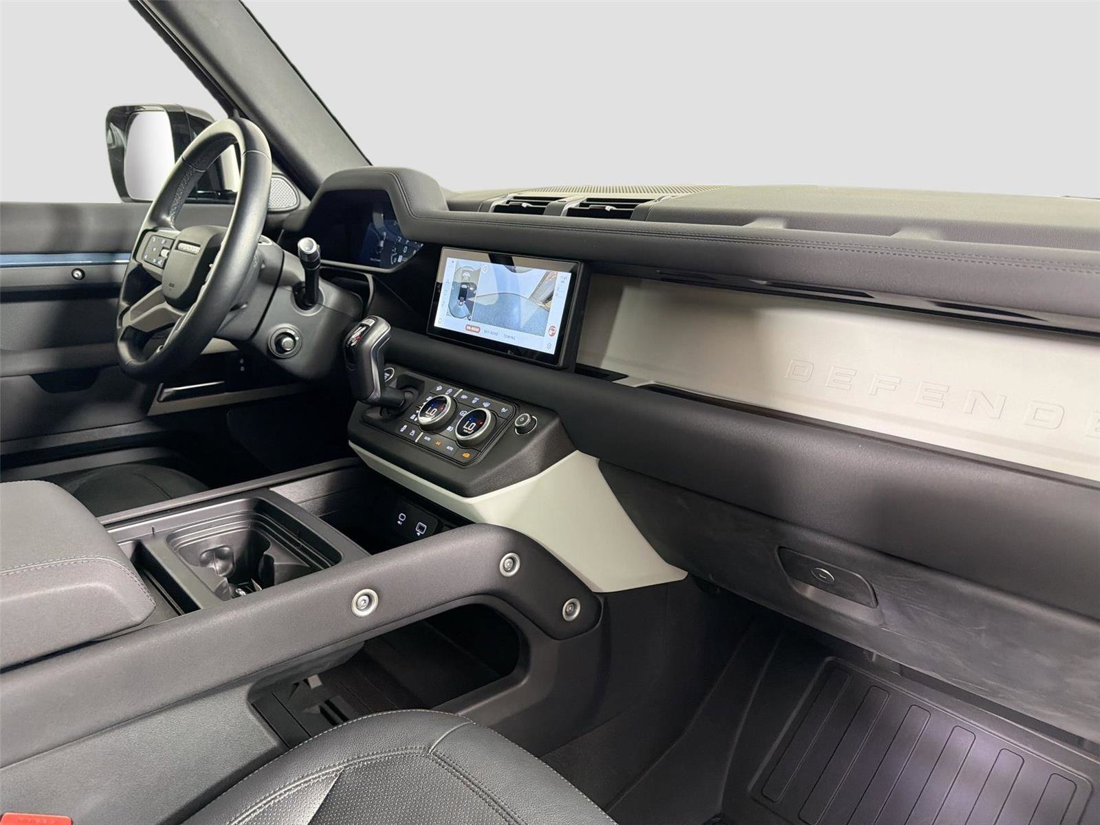 Certified 2021 Land Rover Defender 110 SE image 31