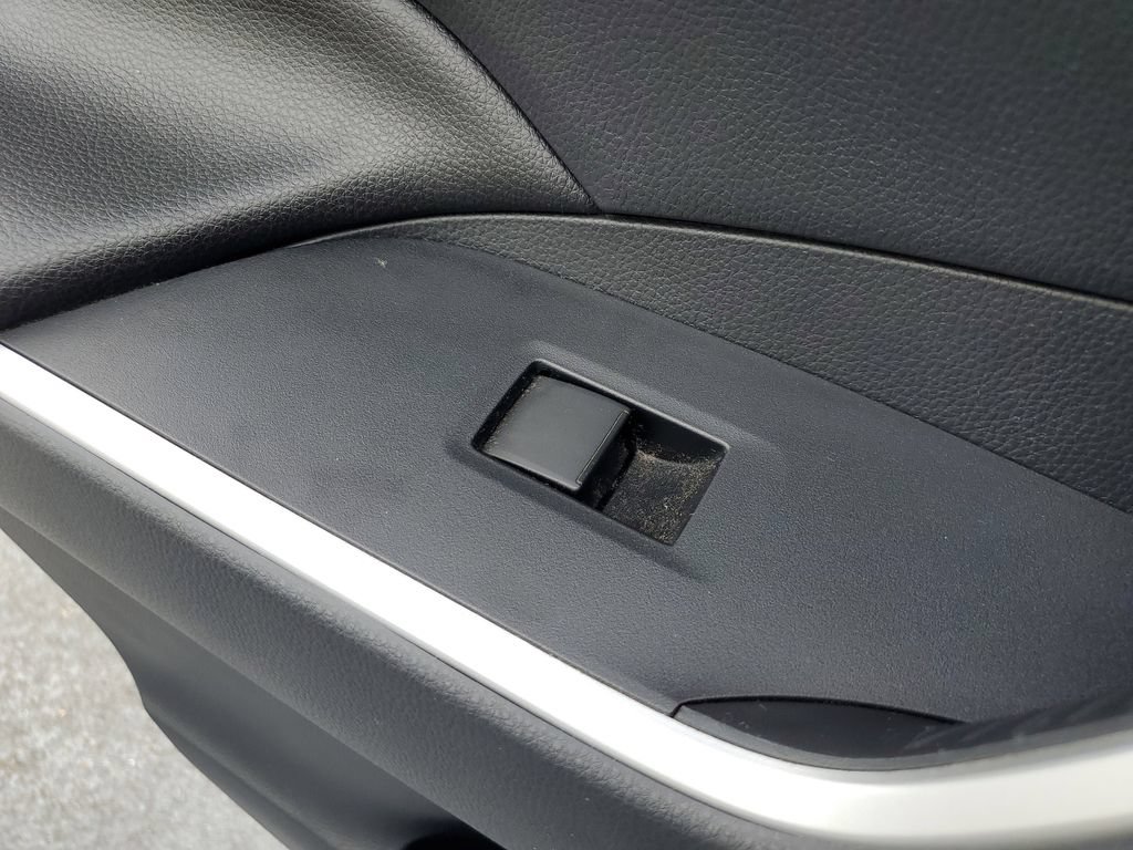 Used 2019 Toyota RAV4 XLE w/ Convenience Package FWD image 14