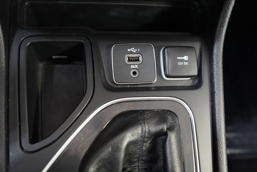 Used 2020 Jeep Cherokee Limited FWD image 36