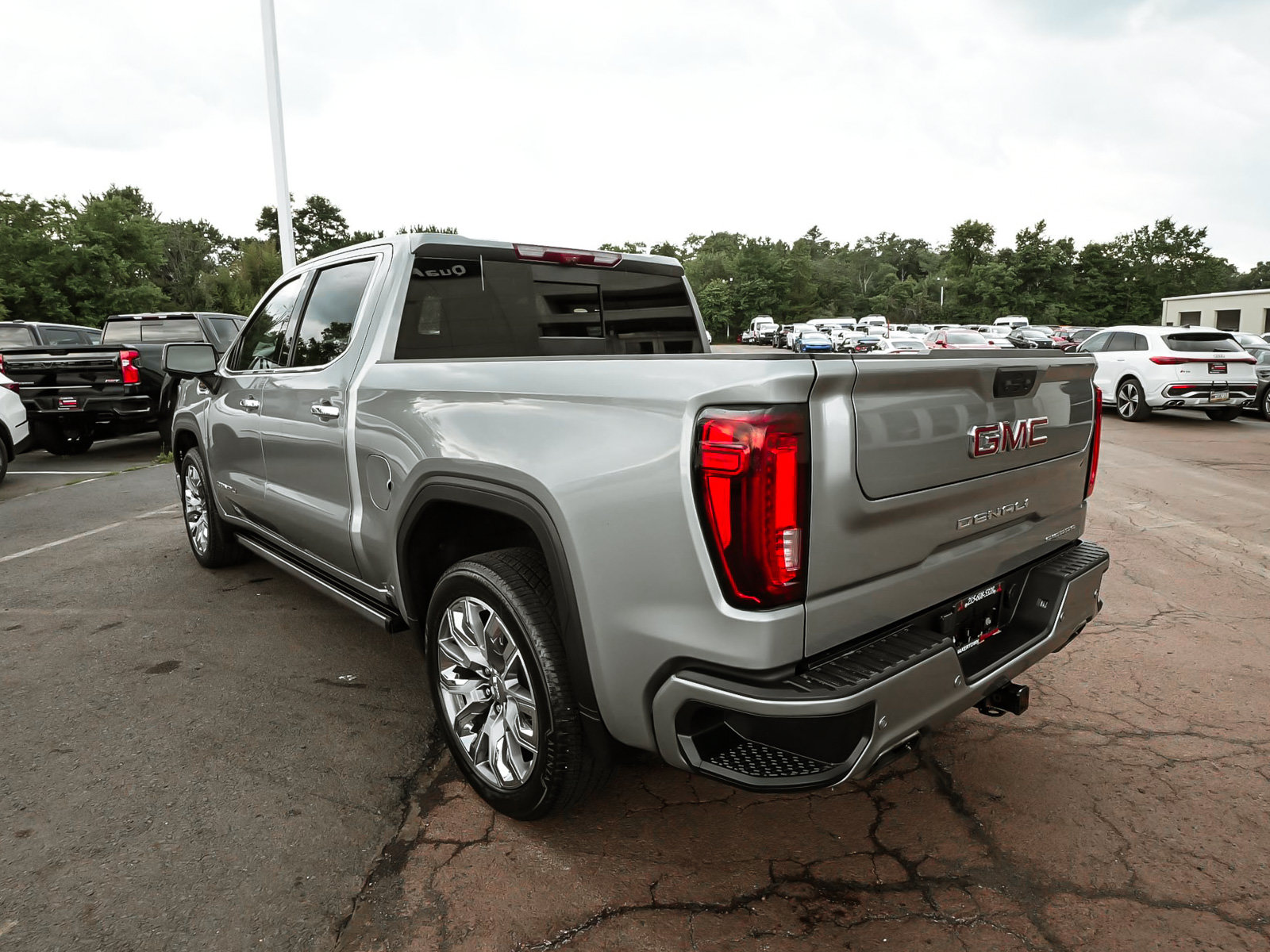 Used 2024 GMC Sierra 1500 Denali w/ Denali Reserve Package AWD/4WD image 4