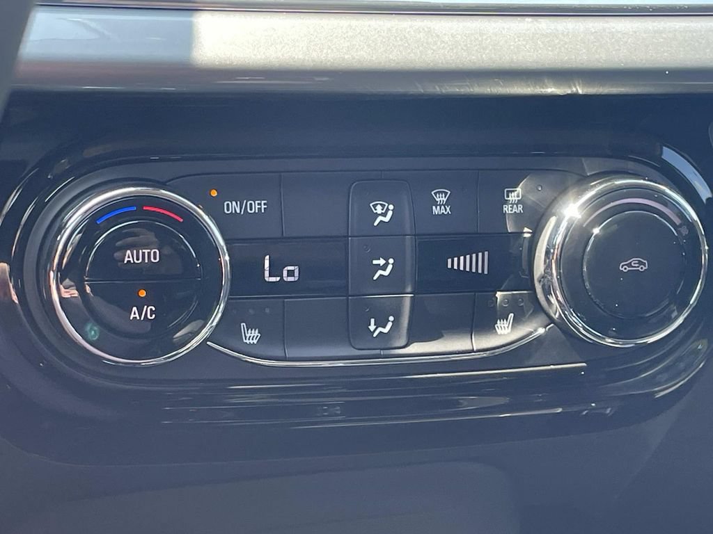 New 2026 Chevrolet Trax LT w/ LT Convenience Package FWD image 18
