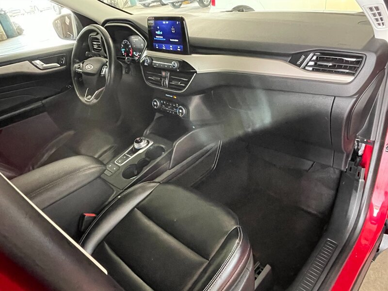 Used 2021 Ford Escape SEL AWD/4WD image 22
