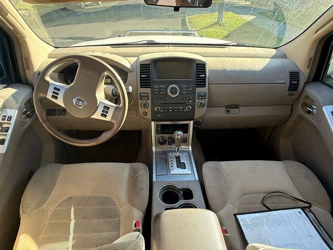 Used 2010 Nissan Pathfinder SE AWD/4WD image 6