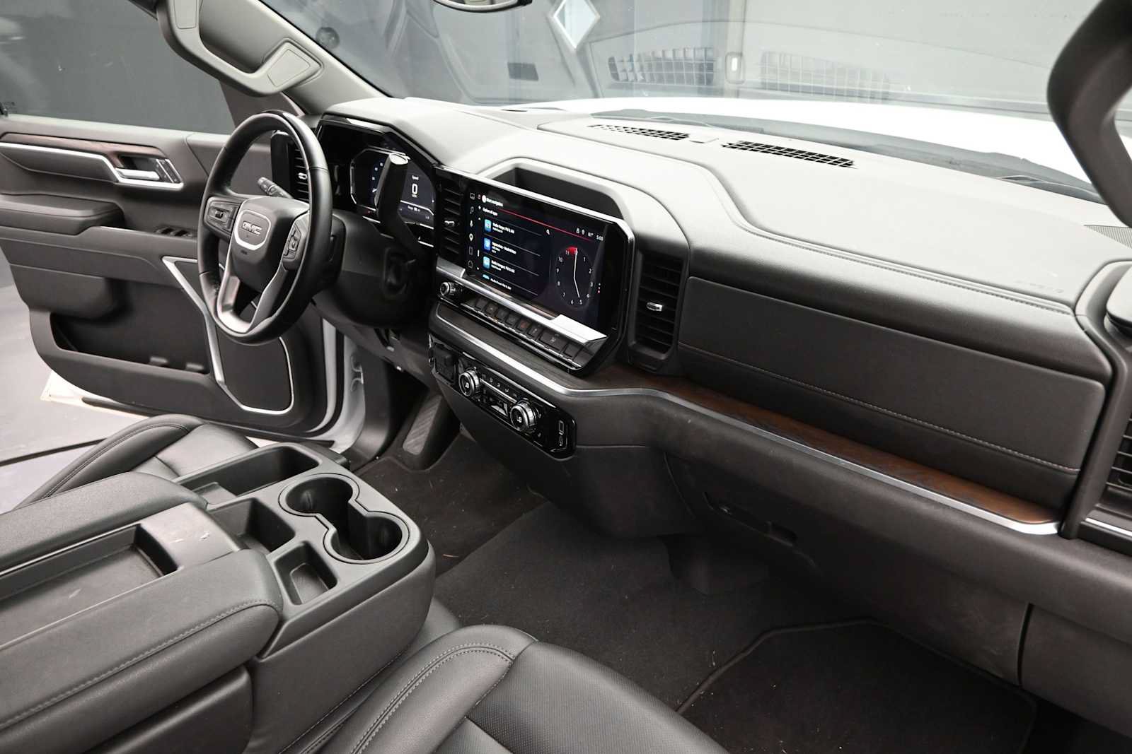 Used 2025 GMC Sierra 1500 SLT AWD/4WD image 34