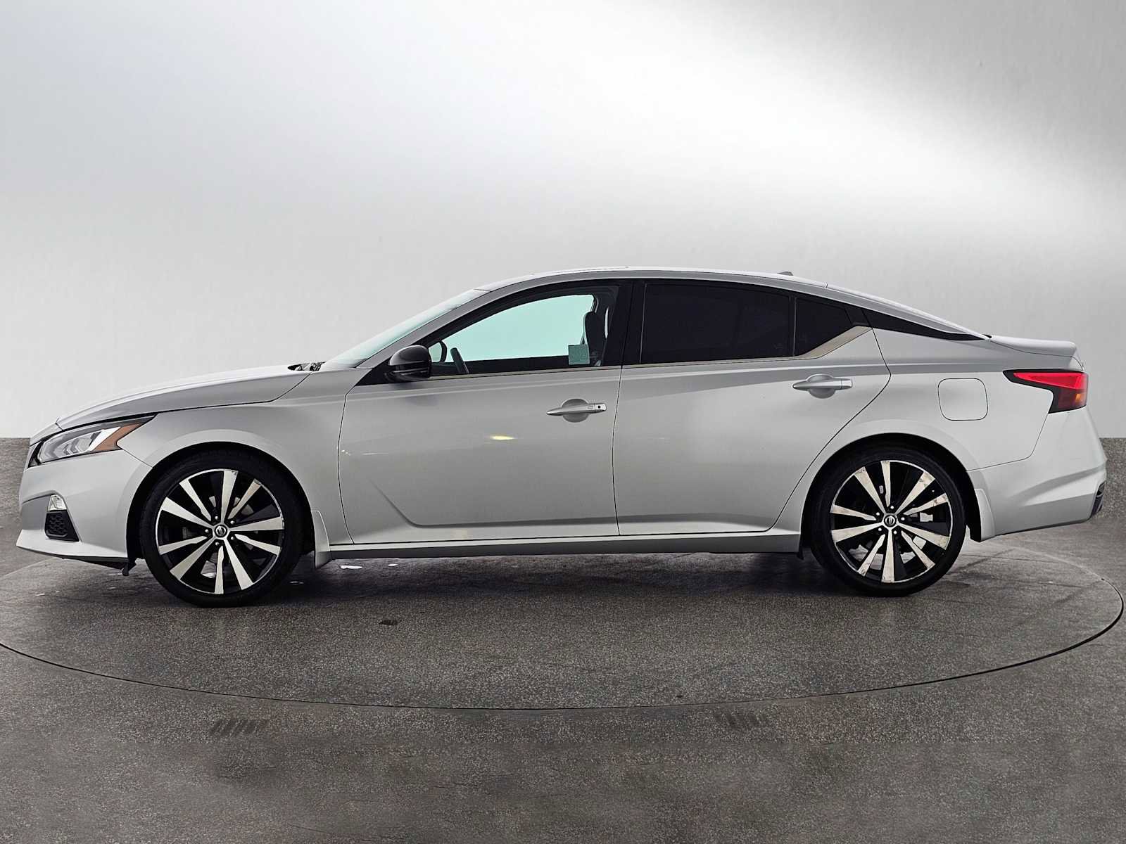 Used 2019 Nissan Altima 2.5 SR w/ SR Premium Package image 6