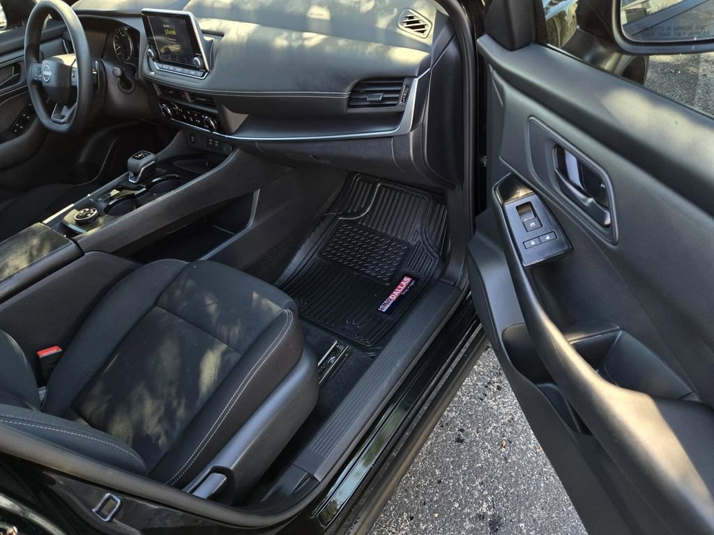 Used 2025 Nissan Rogue S image 7