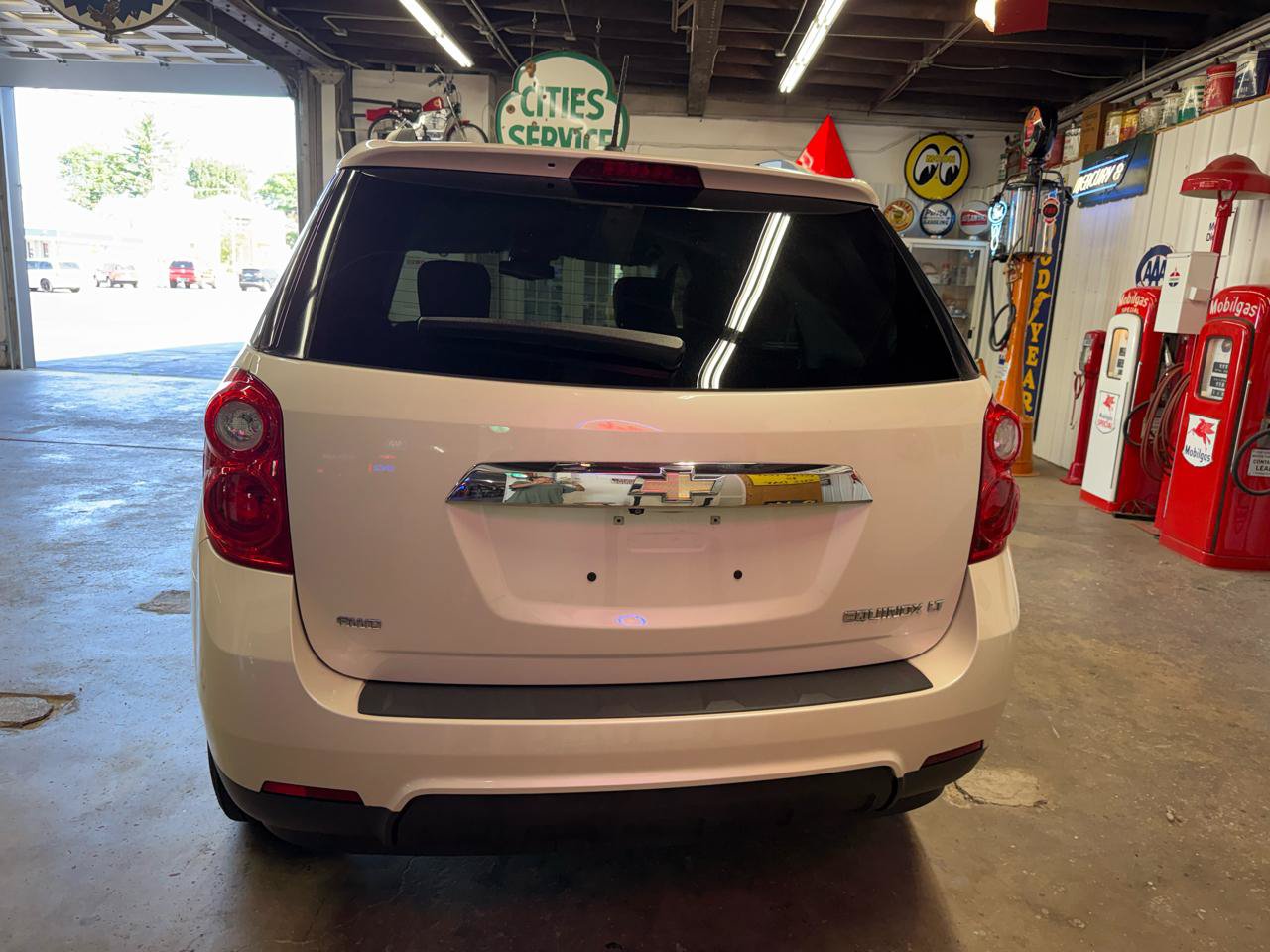 Used 2015 Chevrolet Equinox LT w/ Driver Convenience Package AWD/4WD image 4