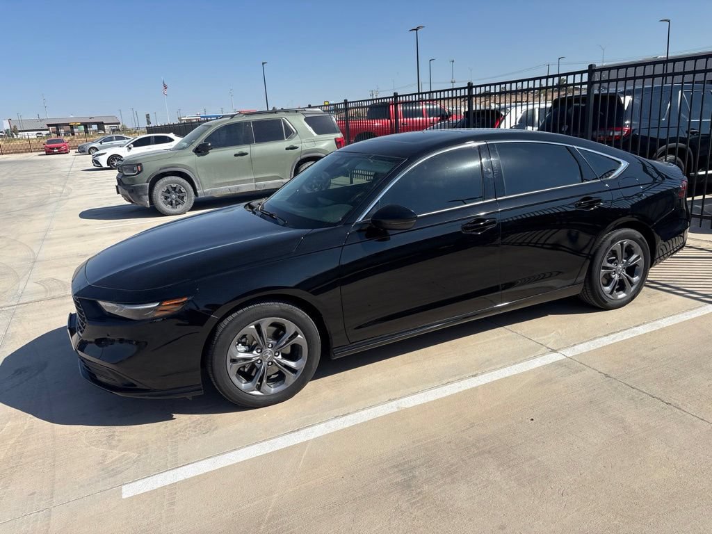 Used 2025 Honda Accord EX-L image 1