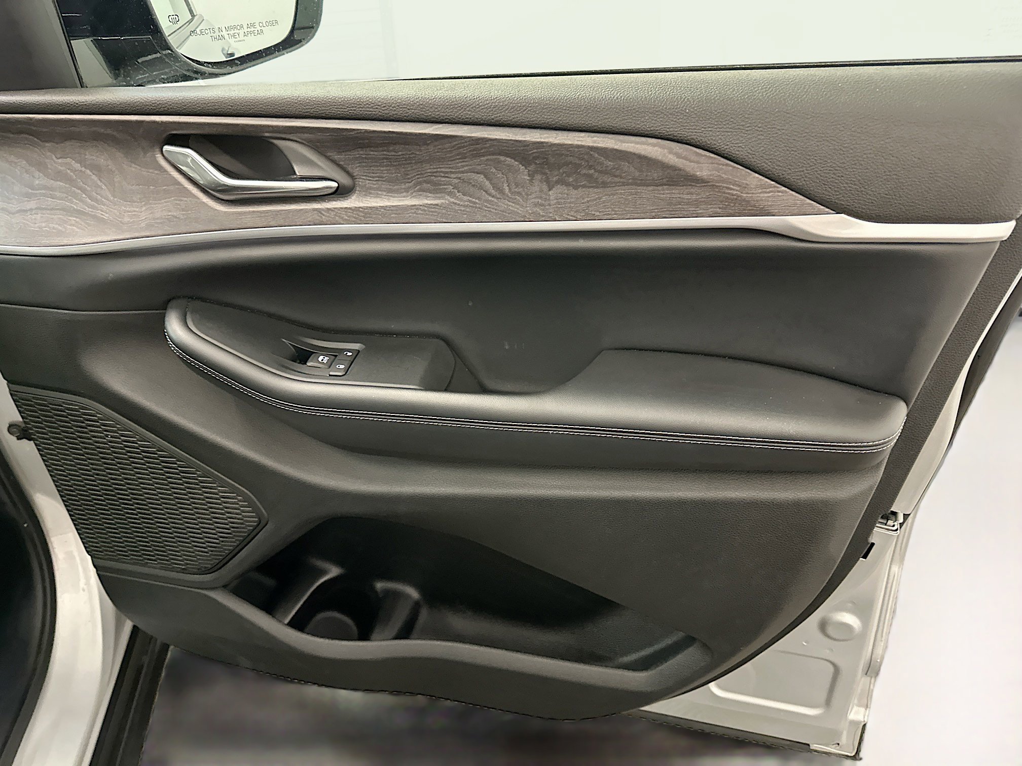 Used 2024 Jeep Grand Cherokee L Limited w/ Luxury Tech Group II image 36