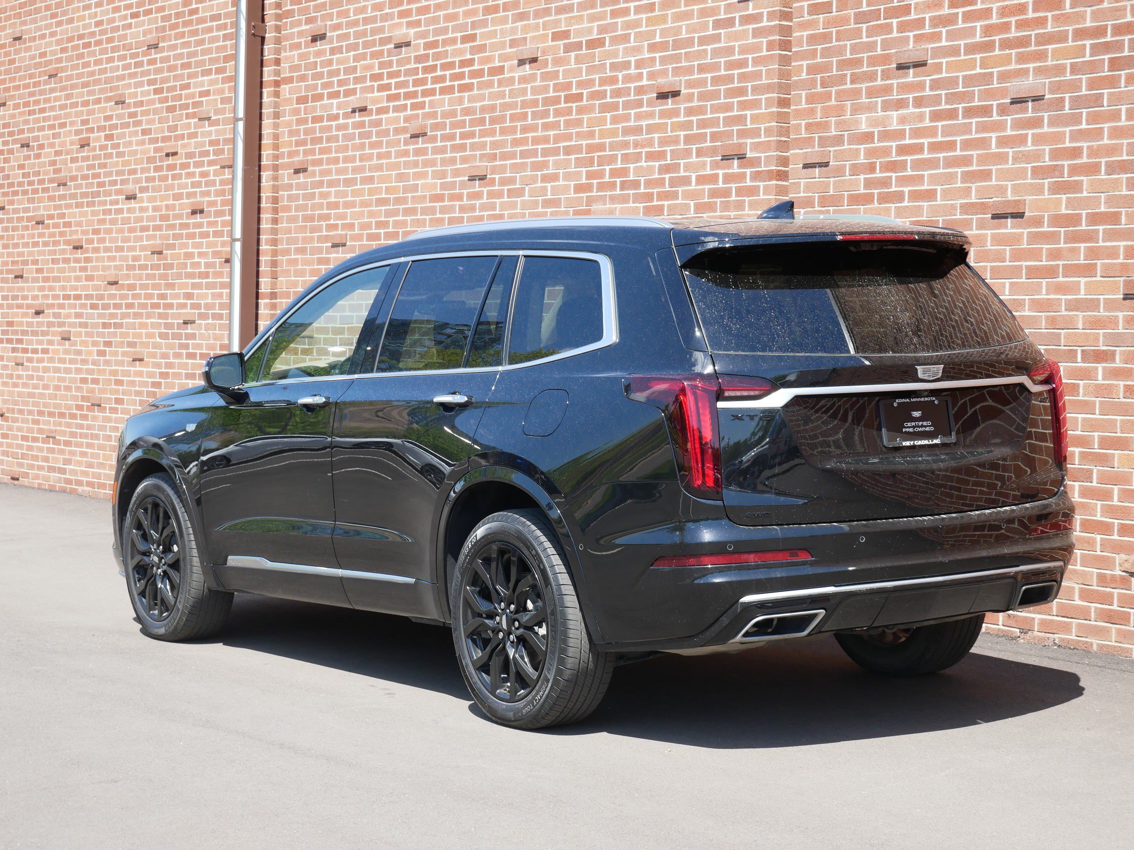 Certified 2024 Cadillac XT6 Premium Luxury w/ Platinum Package AWD/4WD image 2