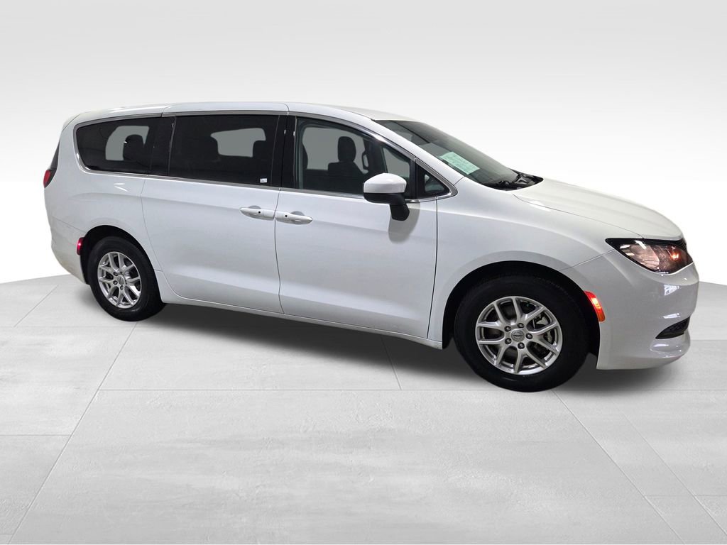 Certified 2023 Chrysler Voyager LX image 23