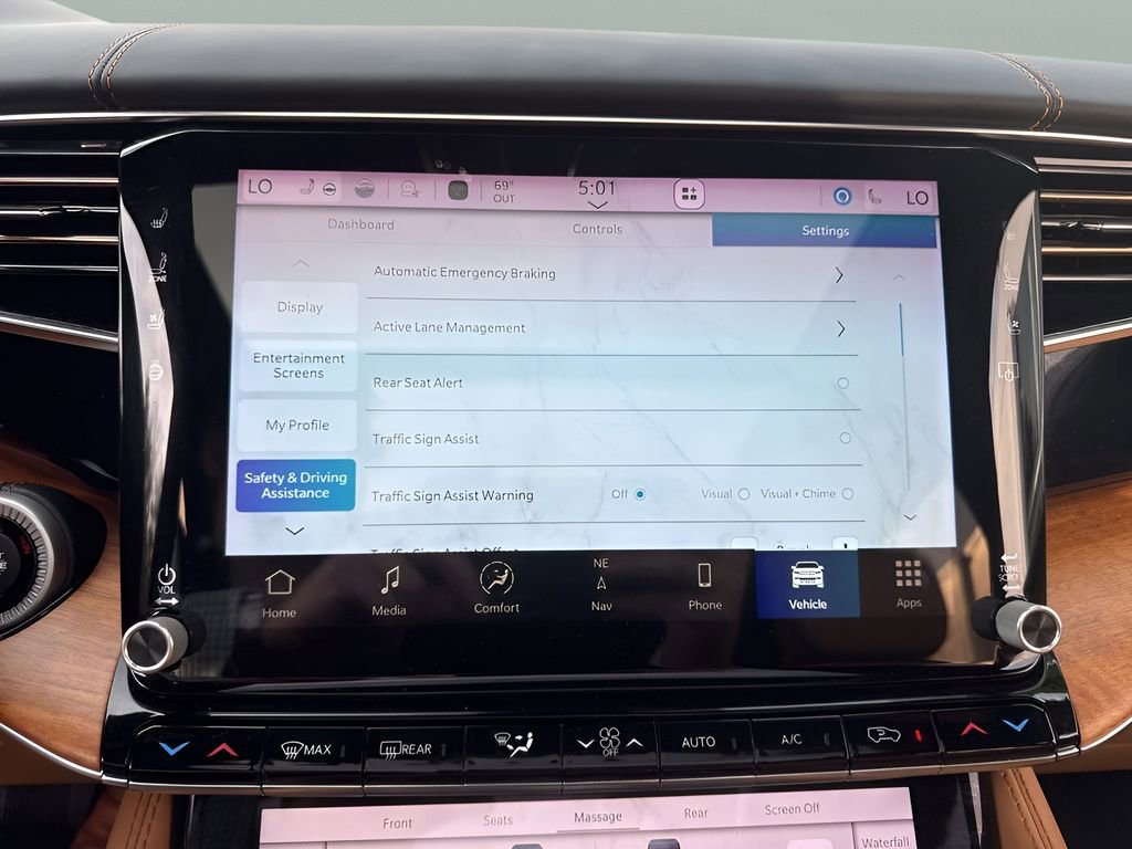 Used 2022 Jeep Grand Wagoneer Series III w/ Rear Seat Video Group 1 image 16