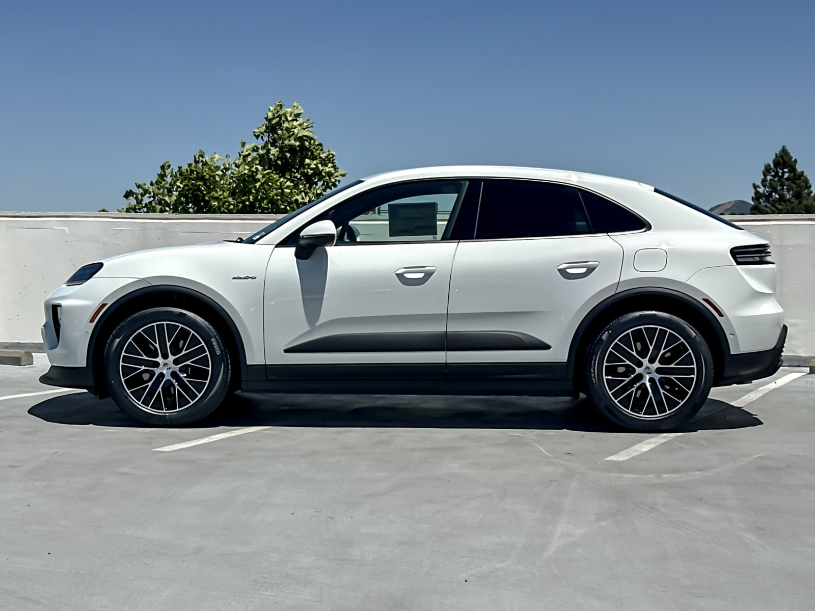 New 2026 Porsche Macan Electric RWD image 3