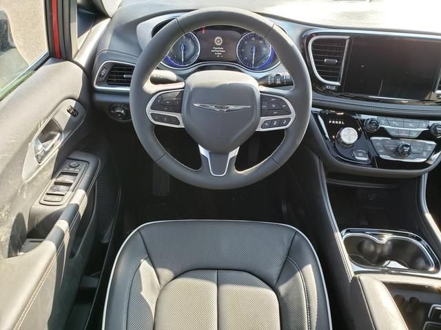 New 2026 Chrysler Pacifica Limited AWD/4WD image 10