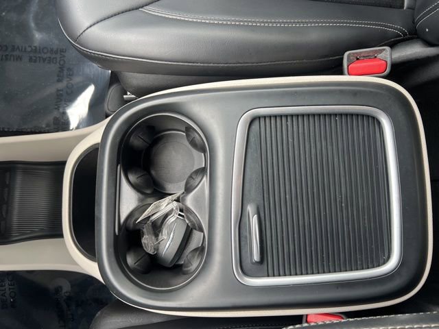 Used 2024 Chrysler Pacifica Touring-L FWD image 10