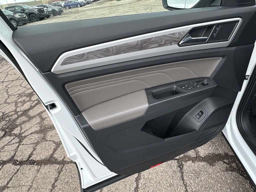 Certified 2023 Volkswagen Atlas Cross Sport SE w/ Black Wheel Package image 18