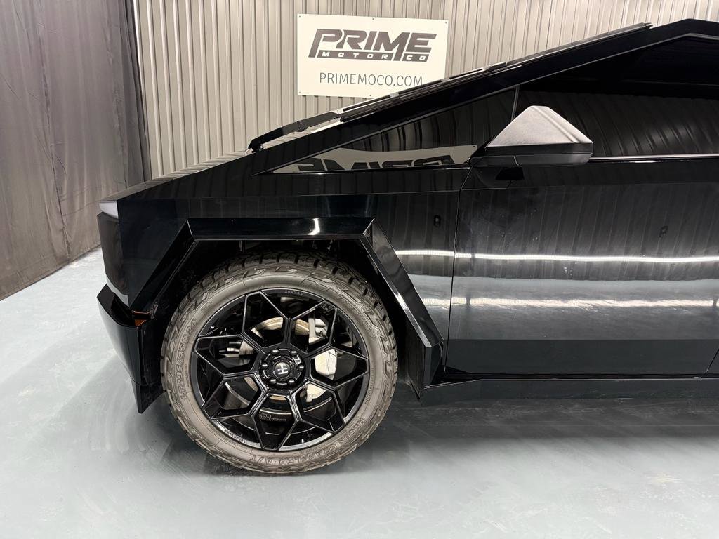 Used 2024 Tesla Cybertruck AWD Crew Cab image 8