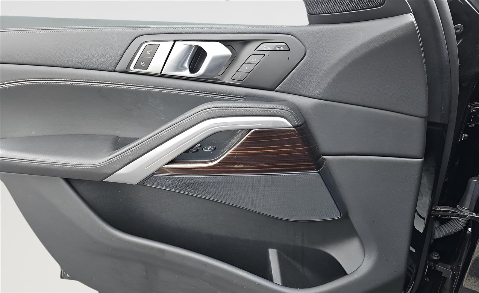 Used 2023 BMW X6 xDrive40i w/ Premium Package image 14