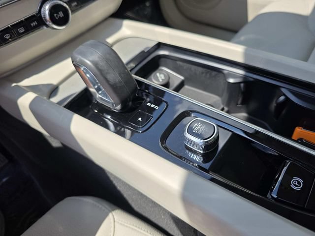 Used 2024 Volvo XC60 B5 Plus w/ Protection Package Premier AWD/4WD image 17