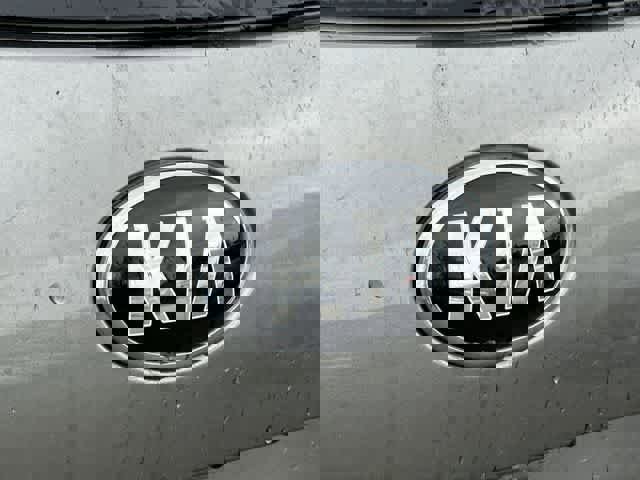 Used 2018 Kia Sorento LX image 16