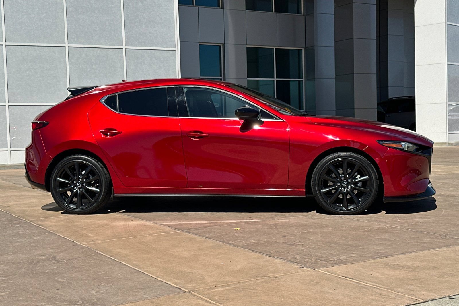 Used 2021 MAZDA MAZDA3 Hatchback w/Premium Plus Pkg AWD/4WD image 3