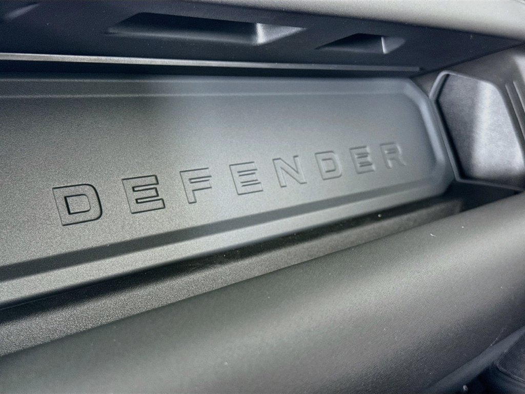 Used 2026 Land Rover Defender 110 X-Dynamic SE AWD/4WD image 22