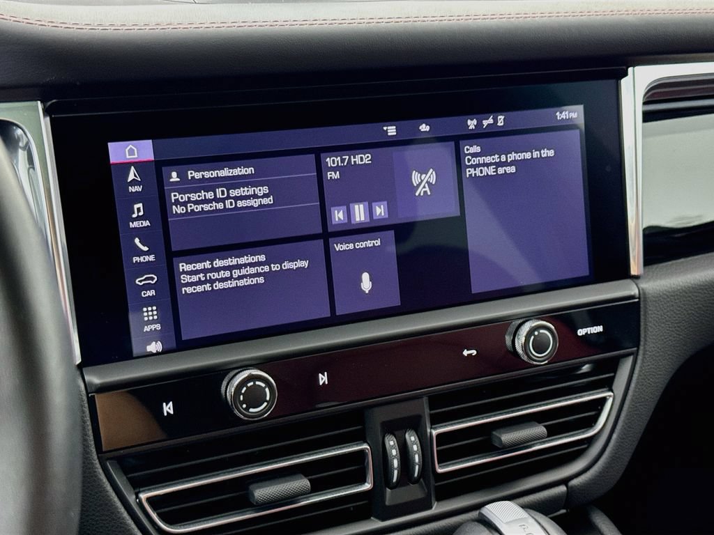 Certified 2025 Porsche Macan AWD/4WD image 18