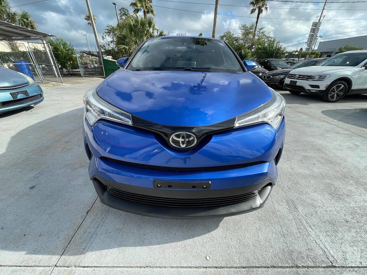 Used 2019 Toyota C-HR XLE FWD image 1