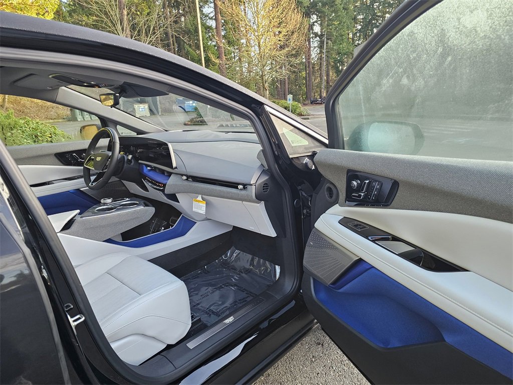 New 2026 Cadillac Optiq Luxury 2 image 10