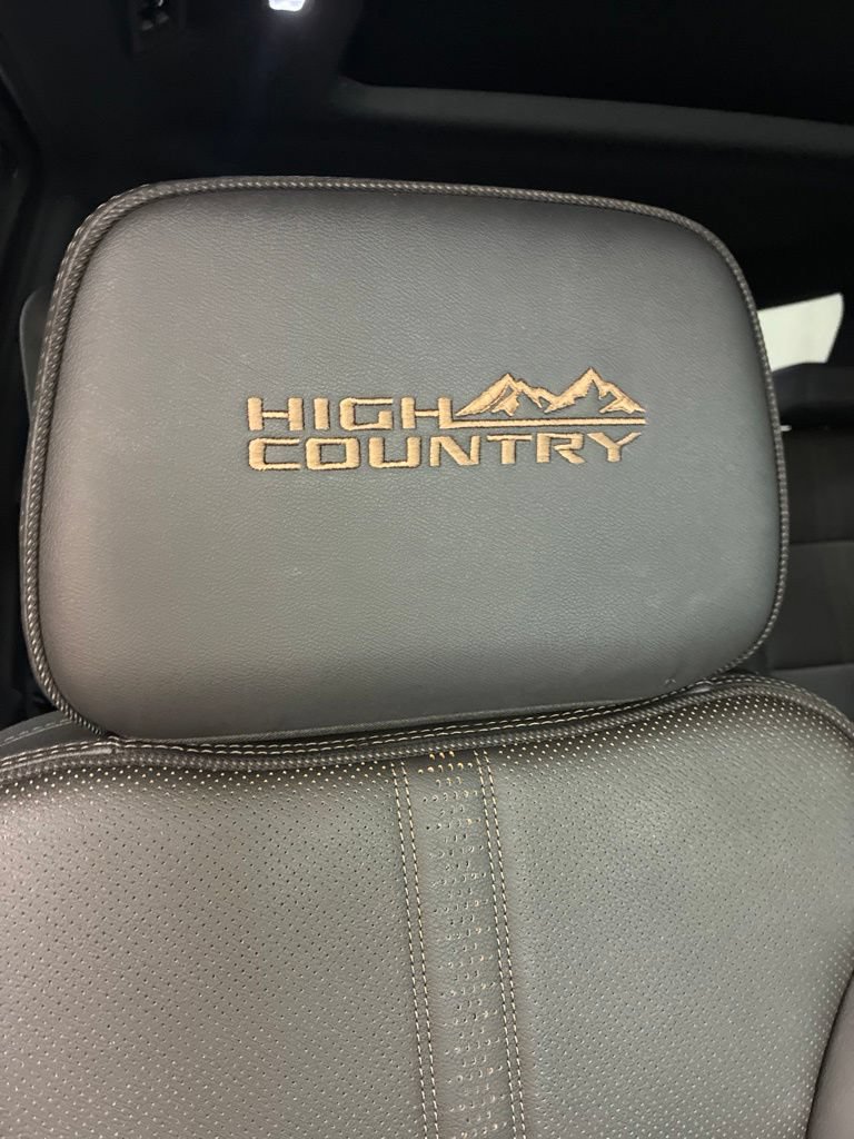 Used 2025 Chevrolet Tahoe High Country AWD/4WD image 35