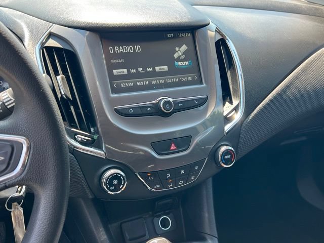 Used 2017 Chevrolet Cruze LT FWD image 18