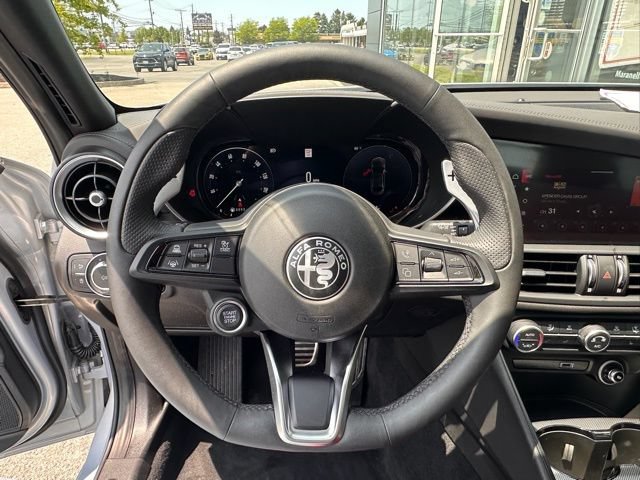 Used 2025 Alfa Romeo Giulia AWD image 10