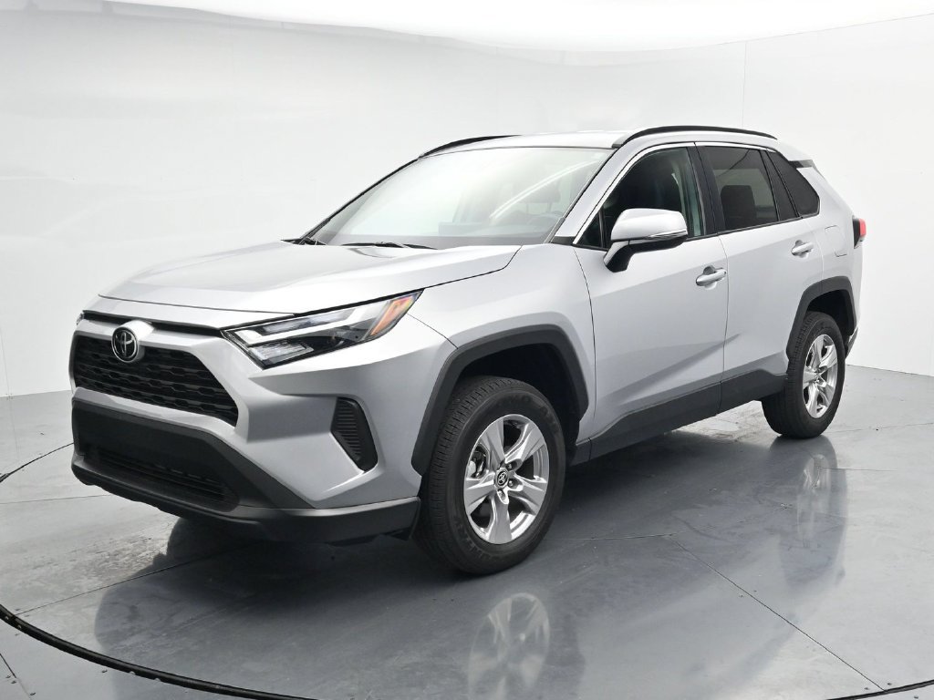Used 2025 Toyota RAV4 XLE AWD/4WD image 4