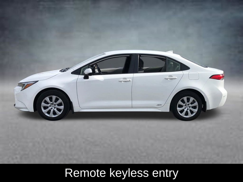 Used 2023 Toyota Corolla LE image 3