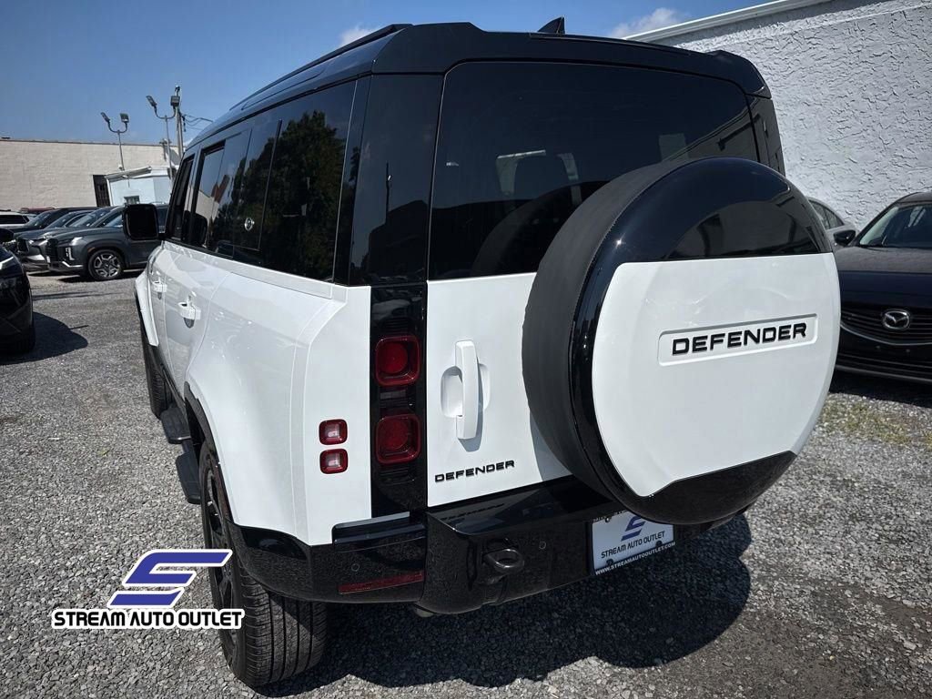 Used 2024 Land Rover Defender 110 X-Dynamic SE image 9